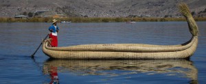 Tipica imbarcazione sul Lago Titicaca