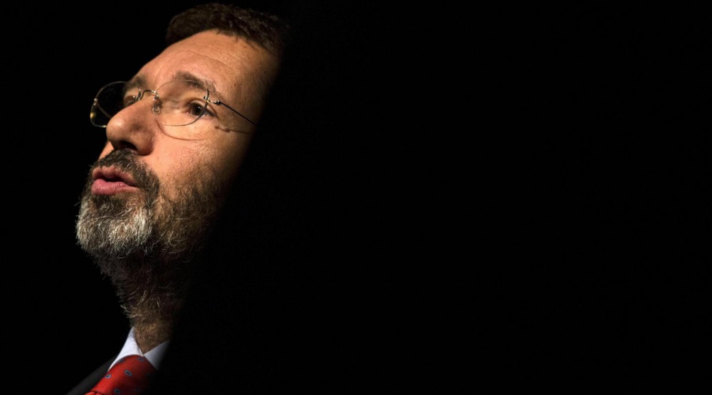 Il sindaco di Roma, Ignazio Marino, durante la presentazione dell'opera di Caravaggio "San Giovanni Battista" presso il teatro Lido di Ostia (Roma), 29 settembre 2015.
ANSA/MASSIMO PERCOSSI