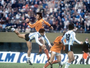 Dick Nanninga contro l'Argentina nella finale del Mundial 1978