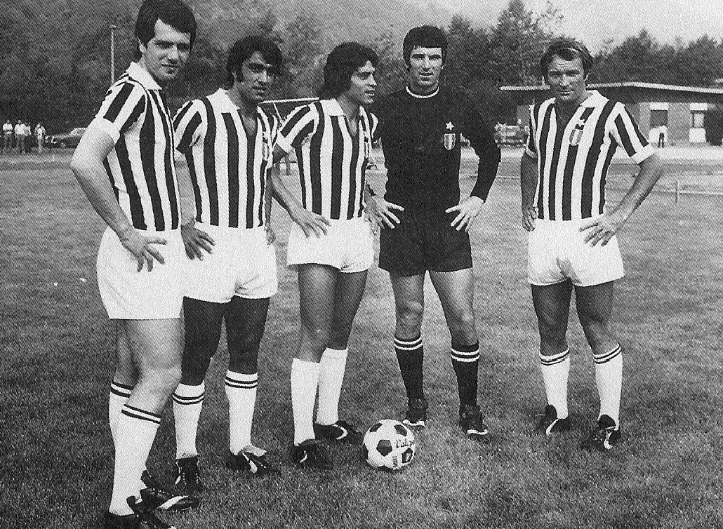 CERAMICA CALCIO A Bottiglia Anni '60 '70 Calciatore Juventus Con