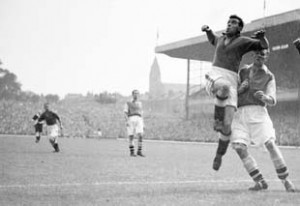 Everton's Dixie Dean (second r) climbs high as the ball is crossed into the box