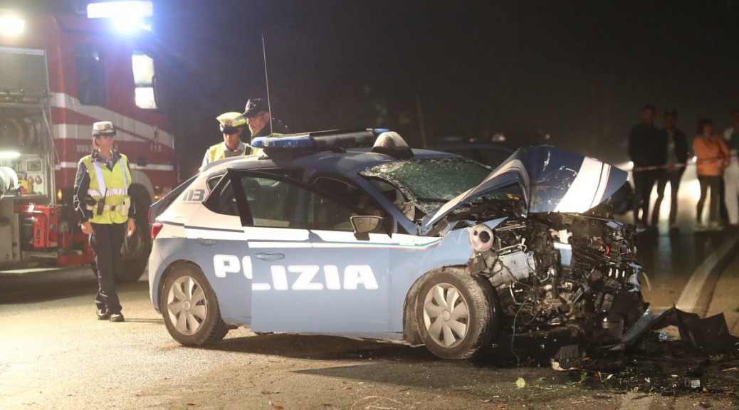 2 POLIZIOTTI, UN UOMO ED UNA DONNA SONO MORTI IN UN INCIDENTE A LIDO ADRIANO SU VIALE MANZONI