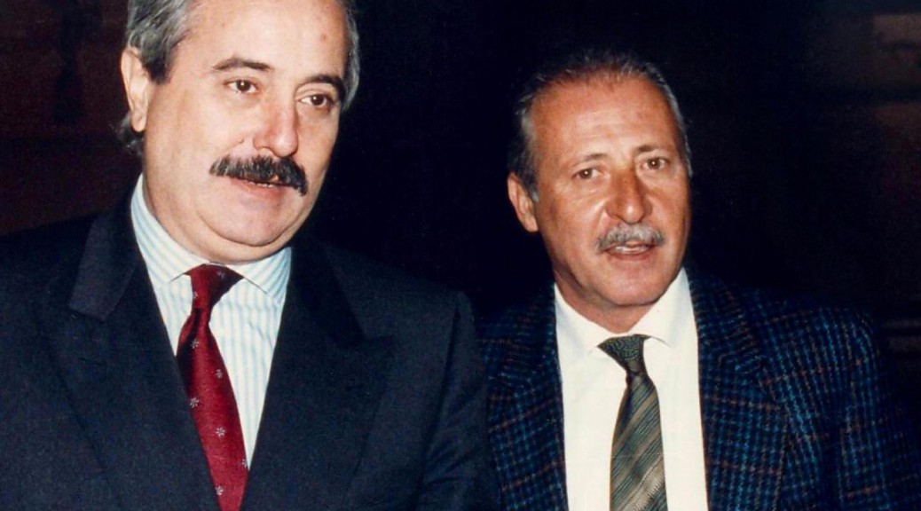 Giovanni Falcone e Paolo Borsellino in una foto d'archivio senza data. ANSA / GIOSUE MANIACI