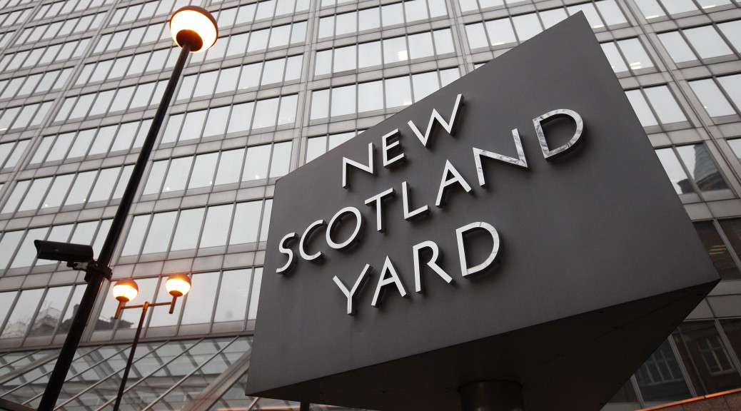 New Scotland Yard police headquarters is seen in London January 27, 2011. British police opened a new investigation on Wednesday into allegations of phone hacking after the country's top-selling tabloid newspaper sacked one of its senior editors.  REUTERS/Suzanne Plunkett (BRITAIN - Tags: SOCIETY POLITICS CRIME LAW CITYSCAPE)